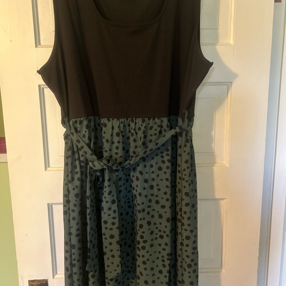 Elegant Black and Green Polka Dot Dress 5X